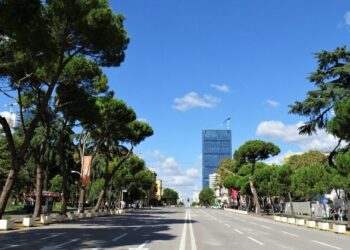 Rikthehet ‘Tirana pa Makina’, nesër ndalohet qarkullimi i makinave në Bulevardin e kryeqytetit