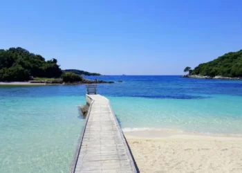 “Destinacioni i së ardhmes për pushimet në plazhet e bruzta”/ Rikthehet jehona e mediave të huaja për ‘Maldivet e Europës’, Rama: Krenar për Shqipërinë!