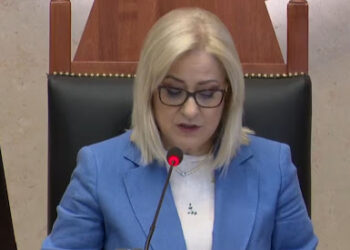 LIVE / Refuzohet mocioni me debat për sulmet ndaj gazetarëve, Zhupa sulmon Nikollën: Ke njohuri të cekëta…