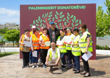 Veliaj për analistët e darkës: Shohin vetëm zi dhe i trullos lopata. Qytetar të bën mënyra se si sillesh, jo certifikata e lindjes