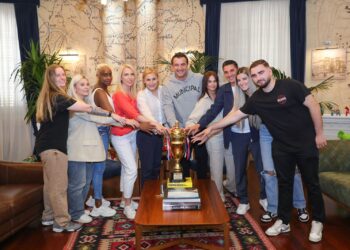 U shpallën kampione të Shqipërisë, Veliaj takon ekipin e Tiranës në basketboll për vajza: Bashkia po investon më shumë në sport