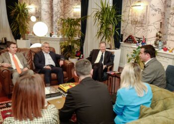 Veliaj pret CEO-n e AADF, Michael Granoff: Dy projekte të reja për edukimin digjital. Ambicia ime, Tirana kryeqyteti digjital i Europës Juglindore