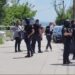 Vrasja e efektivit të policisë në Fier, kolegët të tronditur, RENEA rrethon zonën (VIDEO)