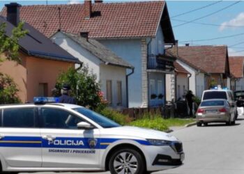 Tragjedia/ Burri qëllon për vdekje vjehrrën dhe plagos gruan, në fund vret veten