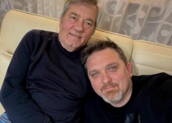 VIDEO/ “U ngrit duke vrapuar në korridor”, Juli tregon vështirësitë e Zef Dedës gjatë komunizmit: E çuan në psikiatri