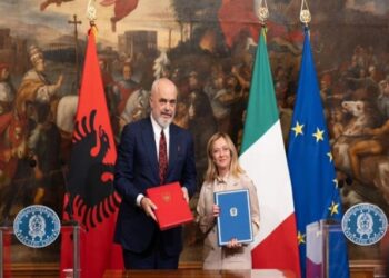 Si nisi marrëveshja për emigrantët? Marrëdhënia Itali-Shqipëri që çoi në një bashkëpunim mes palëve