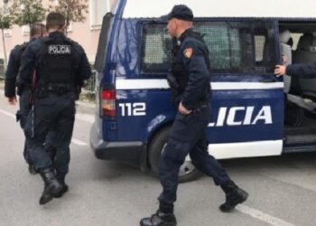 Sherr mes dy personave në Kukës, njëri plagoset me thikë, tjetri me sende të forta