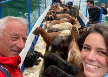 Ata që po rithurin indet e një vendi të vuajtur