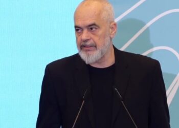 “Jemi të vetëdijshëm që s’jemi suedezë”, Rama për të drejtën e informimit: Të mos kemi frikë nga drita…