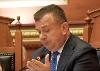 Balla thirrje opozitës: Distancohuni nga ata që janë shpallur “non-grata” nga SHBA