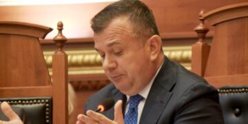 Balla thirrje opozitës: Distancohuni nga ata që janë shpallur “non-grata” nga SHBA