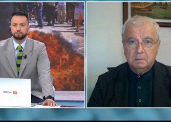 Rithemelimi, protestë me djegie gomash te parlamenti/ Ngjela: Britma irracionale! Degradim mendor i Saliut, pushteti ndryshohet me votë