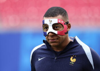Maska e Mbappe pushton rrjetin, por UEFA nuk ia lejon të luajë me të
