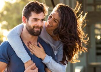 E keni të vështirë t’i besoni partnerit? Shenjat që duhet të keni kujdes për një marrëdhënie më të shëndetshme