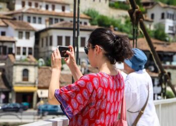 Berati, i gjithi i rezervuar nga turistë anekënd botës, Rama poston fotot