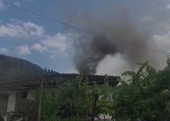 Zjarr në një banesë private në Berat! Dyshohet se është shkaktuar nga…