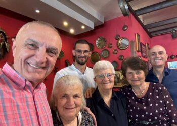 I dha mesazh të koduar me Rocky-n, Meta i përgjigjet Monikës me tre hallat