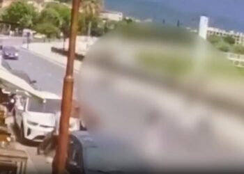 Publikohen pamjet nga aksidenti i rëndë në Berat, motori me shpejtësi “skëterrë” përplasi turisten