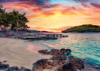 Revista franceze “EnVols”: Eksploroni rivierën shqiptare, plot me atraksione