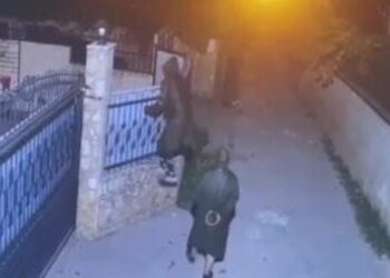 VIDEO / Kush është polici shkodran që iu vendos tritol! Dalin pamjet e autorëve të maskuar