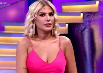 “Ka ndonjë skenë të fortë?”, emisioni sportiv degjeneron në muhabet rruge, Ilnisa Agolli pyetet për…