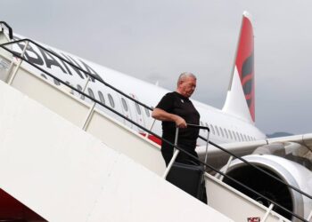 E konfirmon mjeku i Kombëtares: Duka zbriti në Rinas nga zona VIP, trajneri dhe lojtarët si pasagjerë të thjeshtë