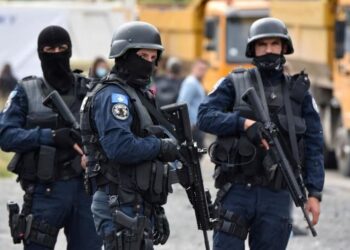Çfarë gjeti policia në shtëpitë e dy të dyshuarve për spiunë te BIA-s serbe