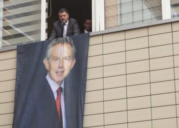 Osmani e quan hero, Tony Blair i emocionuar në Kosovë: Çlirimi, gjëja e duhur