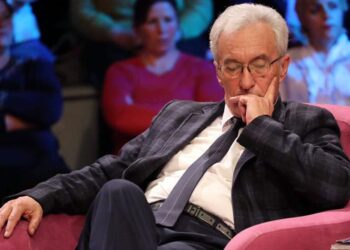 Agim Doçi në luftë për jetën, poeti i njohur pëson hemorragji cerebrale në tru