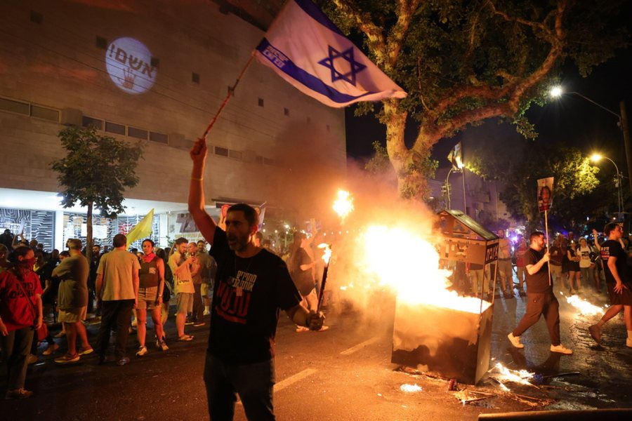 Demonstrata masive antiqeveritare në Izrael, rreth 150 mijë qytetarë në rrugë kundër Netanyahut