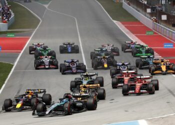 Verstappen “mbretëron” në Barcelonë, Hamilton rikthehet në podium pas 12 garash