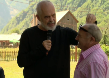 “Partinë në zemër, qeverinë në mendje”. Rama, me demokratin në Theth: O Marash unë nuk ika…