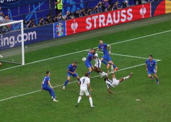 Barazim në minutën e fundit, Bellingham çon në shtesë sfidën ndaj Sllovakisë