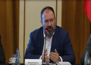 Rritja e pagave, Mazniku: Ndodh brenda verës, bashkitë të ristrukturojnë stafet