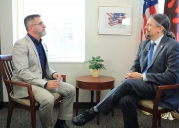 VOA/ Vizita në Shqipëri, zyrtari i DASH: Në fokus rëndësia për të eleminuar pandëshkueshmërinë