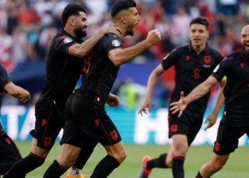 FOTO/ Notat e kuqezinjve: Hysaj ‘tradhton’ sërish Kombëtaren, Laçi më i miri i ndeshjes! Strakosha hero