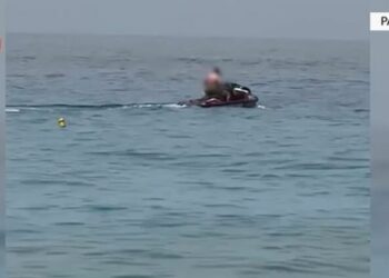 Shkeli perimetrin e sigurisë me Jet Ski, e pëson keq drejtuesi. Bllokohet mjeti lundrues