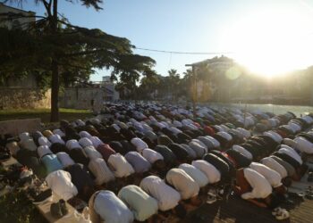 Besimtarët myslimanë festojnë sot Kurban Bajramin