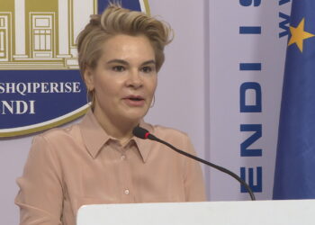 Kryemadhi “non grata” në selinë e partisë, gjen strehë në Kuvend, propozon projektligj