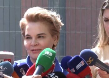 Keni bërë ndërhyrje estetike? Kryemadhi: Vetëm botoks si gjithë gratë e burrat! Celularin ta mbajnë, ka gjëra të bukura