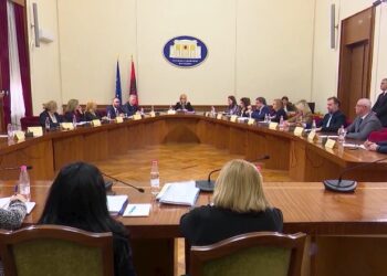 Braçes ‘i soset durimi’/ Nesër konstituohet Komisioni i Dezinformimit pa anëtarët e PD, nga opozita vetëm Mediu e Doda!