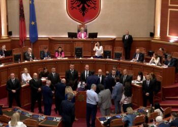 Përjashtohet me 10 ditë nga Kuvendi Flamur Noka, ‘shpëtojnë’ të 4 tjerët
