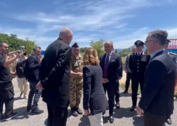 Nga Rinas, me helikopter drejt Gjadrit. Meloni e Rama, vizitë në kampet e refugjatëve