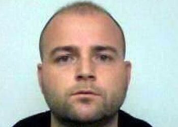 Emri/ Riatdhesohet në Shqipëri bosi shqiptar i kokainës nga Britania, i dënuar me 25 vite burg! Mund të lirohet më herët