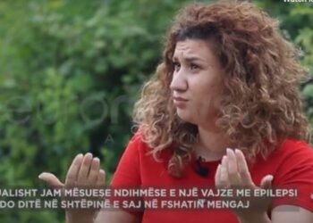 “U rrëqetha kur e pashë me ata sy”, mësuesja: Vajza e kishte braktisur shkollën…!