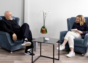 FOTO-LAJM: Vizita në Shqipëri, ja dhurata e Ramës për Melonin