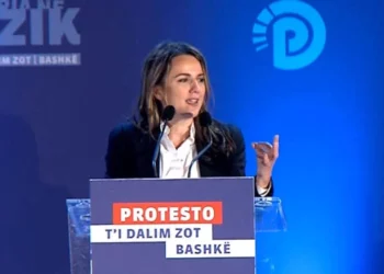 Vula te Berisha, vajza e Azem Hajdarit: Tani të lejojë kultivimin e një lidershipi të ri në PD