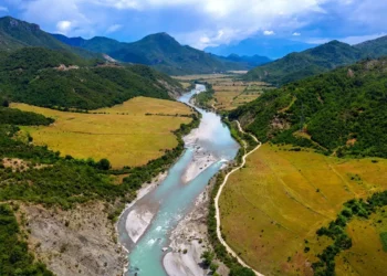 “National Geographic Travel”: Lumi Vjosa, parajsa e një mijë burimeve të paeksploruara…