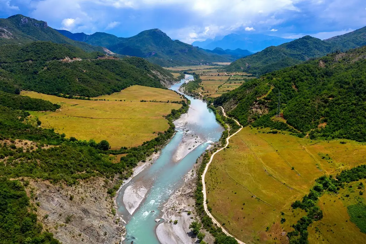 “National Geographic Travel”: Lumi Vjosa, parajsa e një mijë burimeve të paeksploruara…