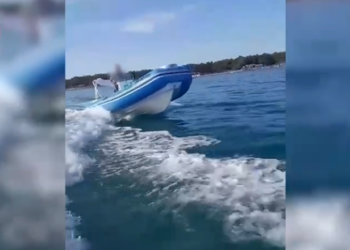 Shkelën perimetrin dhe rrezikuan jetët e pushuesve, bllokohen dy mjete lundruese në Vlorë